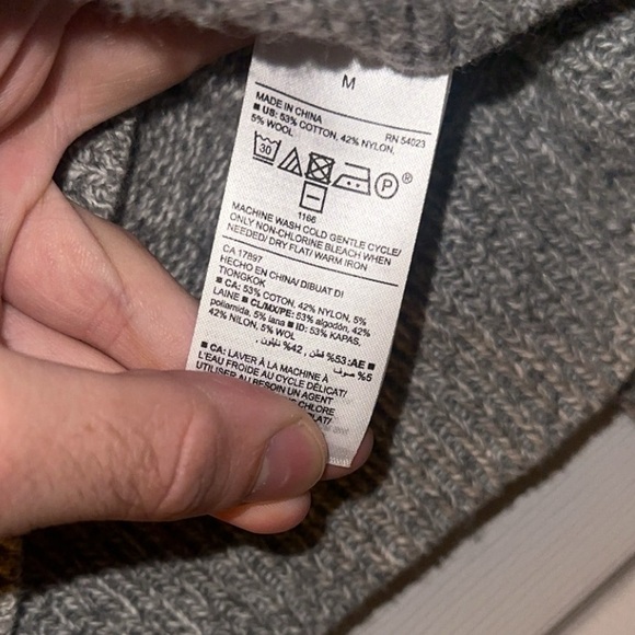 Old Navy Sweater - Picture 5 of 5